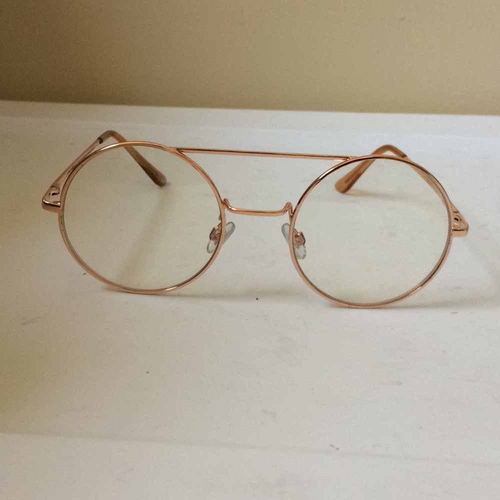 Gold circular glasses